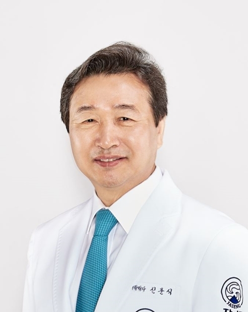 자생한방병원은 설립자인 신준식 박사는 한국국보문인협회 문학대상을 수상했다고 6일 밝혔다. 사진=자생한방병원
