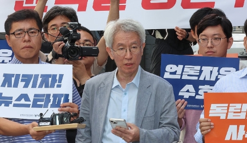 김용진(가운데) 뉴스타파 대표.