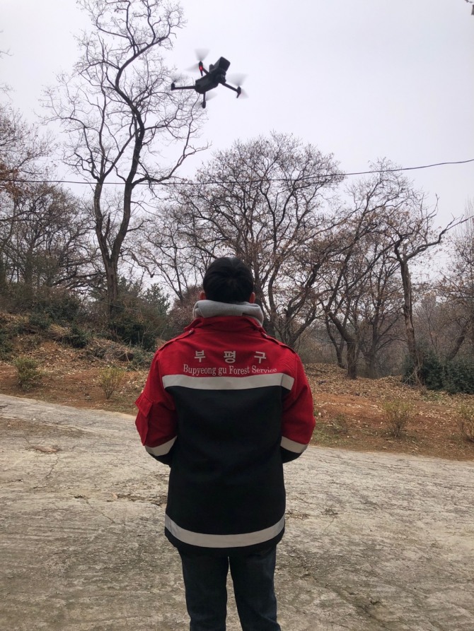 부평구는 산불감시단으로 드론을 사용하고 있다.  사진=부평구