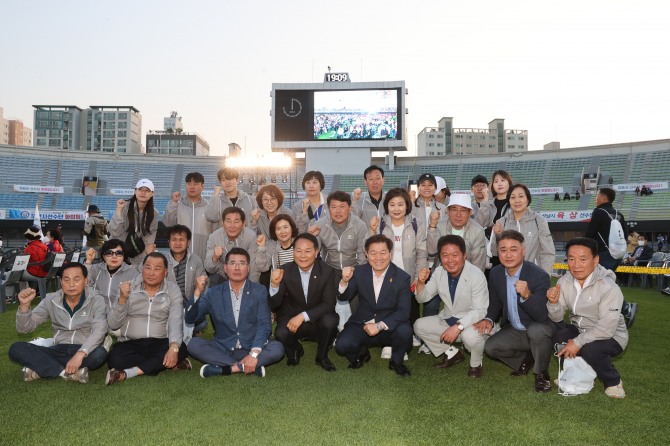 광명시체육회는 지난 5일 KTX광명역사컨벤션웨딩홀에서 광명시 체육인 300여 명이 참석한 가운데 2023년 성과보고회를 성황리에 개최했다. 사진=광명시