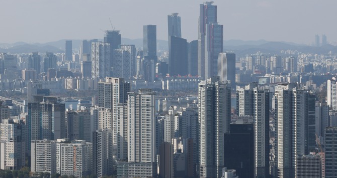 서울 용산과 여의도 일대 빼곡하게 들어선 아파트 단지 모습. 사진=뉴시스
