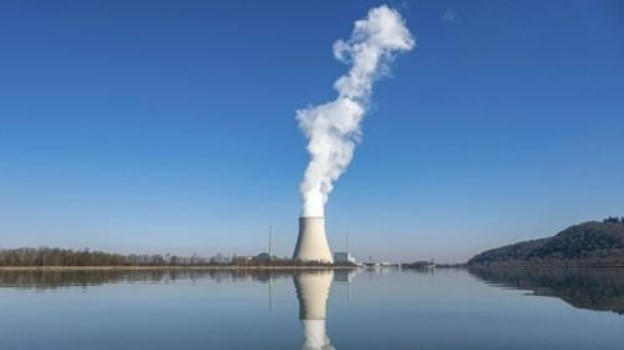 독일이 지난 4월 이자르2, 네카베스트하임2, 엠스란드 등 원전 3곳의 가동을 최종적으로 중단했다. 사진은 지난해 3월 바이에른주 에센바흐의 ‘아자르2’ 원전 모습. 사진= AP 연합뉴스 