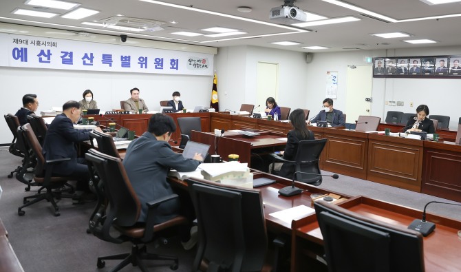 시흥시의회 예산결산특별위원회가 7일부터 14일까지 2024년도 예산안 및 기금운용계획안을 심사한다. 사진=시흥시의회