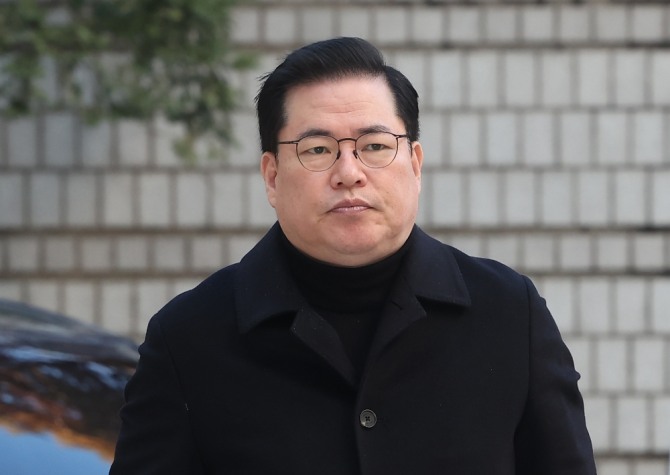 유동규 전 성남도시개발공사 본부장이 4일 오전 서초구 서울중앙지방법원에서 열린 대장동 개발 사업 로비·특혜 의혹 관련 1심 속행 공판에 출석하고 있다. 사진=연합뉴스