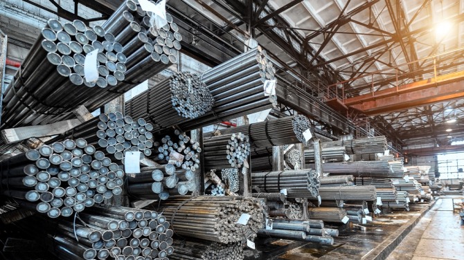 A indústria siderúrgica brasileira está sofrendo com as importações de aço chinesas.