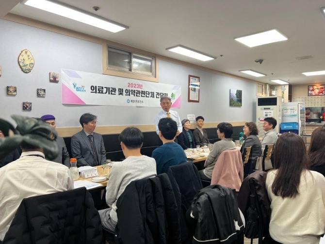 윤환 계양구청장을 비롯해 계양구 의사회, 치과의사회, 한의사회, 약사회, 국민건강보험공단 계양지사 및 관내 지역 응급의료센터 인성의료재단 한림병원, 인천 세종병원과 보건소 관계 공무원 등 26명이 참석했다. 사진=계양구