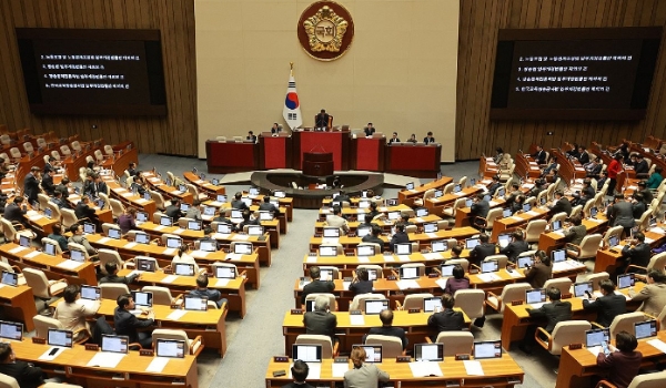 8일 국회 본회의에 '노란봉투법 및 방송 3법 개정안' 등에 대한 재의의 건이 상정되고 있다.사진=연합뉴스