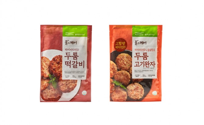 고령친화우수식품으로 지정된 풀무원 ‘풀스케어’ 연화식 ‘하이비타민D 두툼 떡갈비’와 ‘하이비타민D & 칼슘함유 두툼 고기완자’  /사진=풀무원