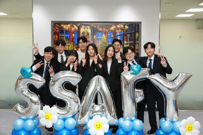 'SSAFY 부울경 캠퍼스' 9기 교육생들이 수료식을 앞두고 기념 촬영을 하고 있다. 사진=삼성전자