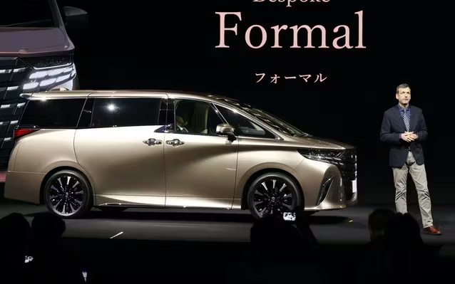 토요타의 신형 '알파드'. 토요타는 일본 기업 최초로 시가총액 50조 엔을 돌파했다.