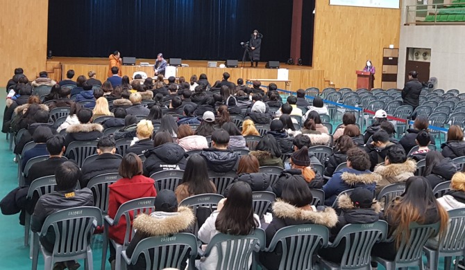 강화군은 2024년 장학관 입사생 모집 시작으로 설명회를 열고 있다. (입사생 추첨 모집) 사진=강화군