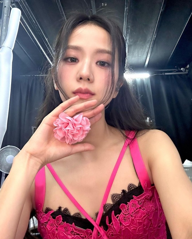 그룹 블랙핑크 지수가 친오빠와 손잡고 1인 기획사를 설립할 전망이다. 사진=지수 인스타그램