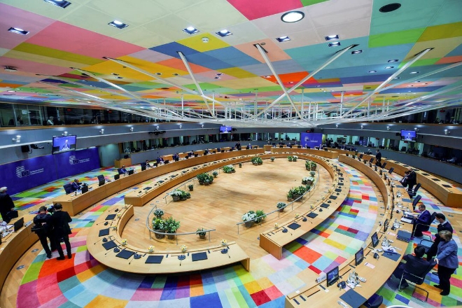 EU 회원국 정상들이 지난 2021년 5월 25일(현지시간) 벨기에 브뤼셀에서 열린 EU 정상회의에 참석해 회의에 앞서 이야기를 나누고 있다. 사진=로이터