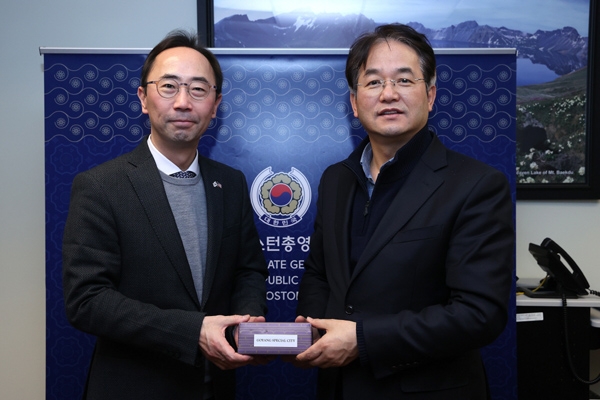 김재휘 주보스턴 대한민국 총영사관(왼쪽)과 이동환 고양특례시장.사진=고양시