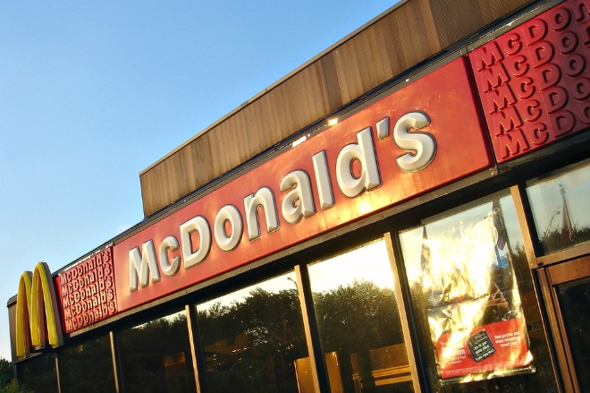 맥도날드가 18달러 빅맥 세트에 대해 1년 만에 해명했다. 사진=플리커