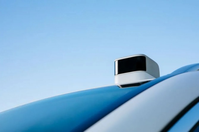 라이다 센서를 만드는 캘리포니아 마운틴뷰 기반 스타트업 애바의 차량에 센서가 장착돼 있다. 사진=로이터 