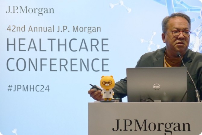 황희 카카오헬스케어 대표가 JP모건 헬스케어 콘퍼런스에서 발표하고 있다. 사진=카카오헬스케어