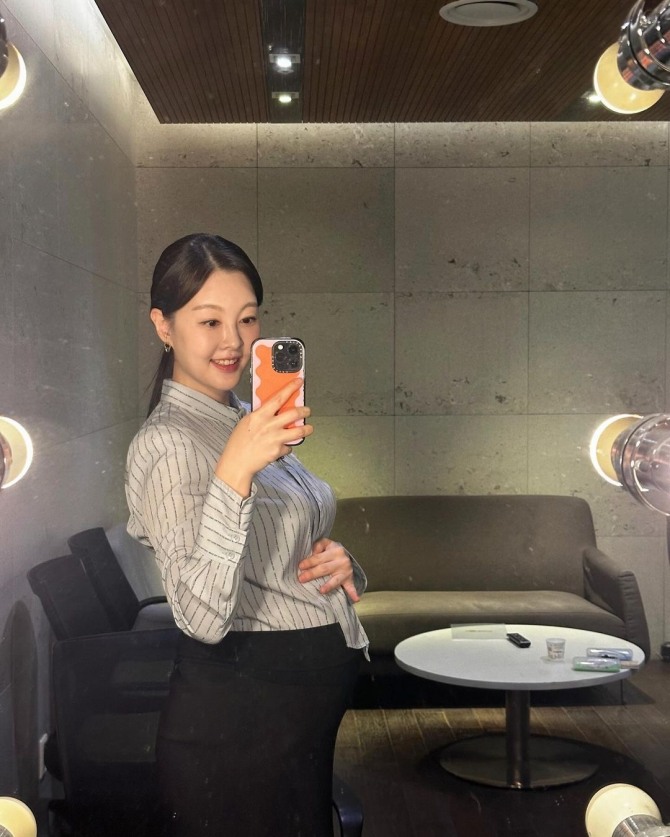 둘째 임신 중인 윤지연 아나운서가 임신 중 실신했다고 고백했다. 그는 첫째 임신 당시에도 미주신경성실신 증상을 호소한 바 있다. [사진=윤지연 아나운서 인스타그램]