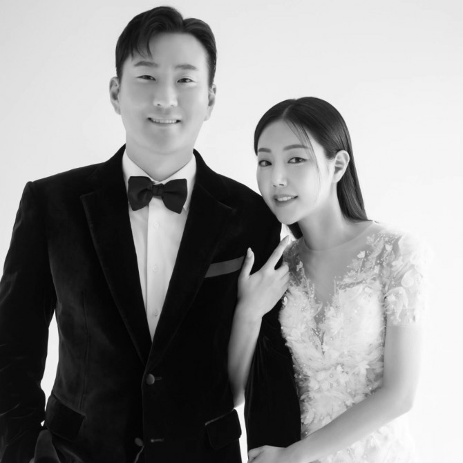 지난해 6월 방송된 SBS PLUS, ENA 예능 프로그램 '나는 솔로'를 통해 인연을 맺은 15기 옥순과 광수가 14일 결혼에 골인했다. 사진=15기 옥순 인스타그램