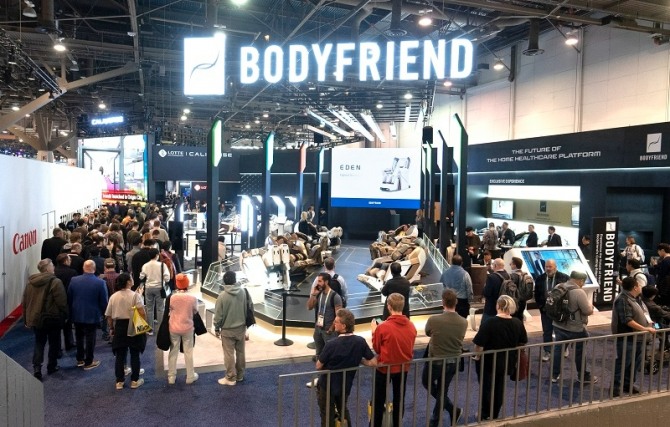 대기하는 관람객들로 인산인해를 이루는 CES 2024 바디프랜드 부스  /사진=바디프랜드