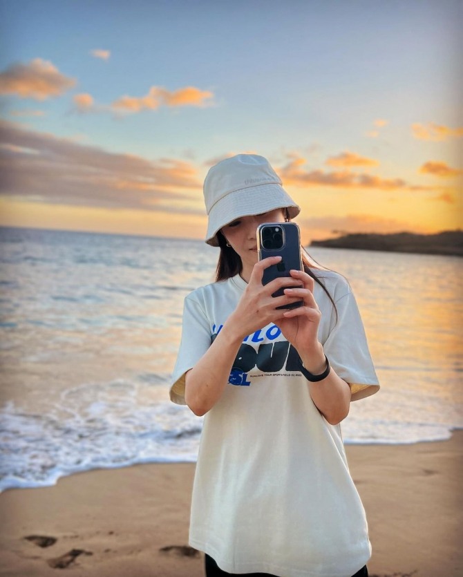 가수 보아가 자신의 초근접 셀카에 대해 물안경 자국, 선크림 자국이라고 해명했다. 사진=보아 인스타그램