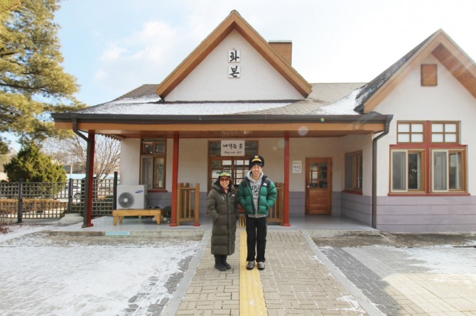 최근 복고풍 감성을 자극하는 인기 여행지로 부상하고 있는 군위  /사진=한국관광공사