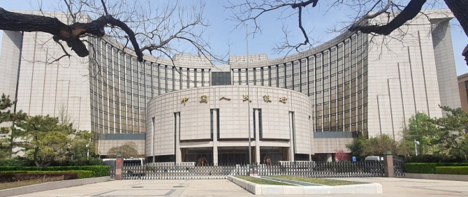 중국 인민은행은 24일 2월 5일부터 예금  지준율을 0.5%p 내린다고 발표했다. 사진=연합뉴스