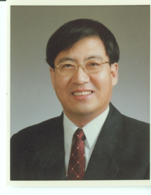 배우식 시인 겸 문학평론가