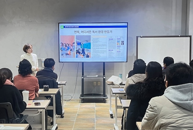 전라남도교육청교육연수원(원장 한경호)은 지난 24일부터 26일까지 3일동안 전라남도 초등 및 중등 교사 60명을 대상으로 스페이스코웍(나주)에서 '미래를 만드는 독서인문교육 직무연수'를 운영하였다. 사진=전남교육청