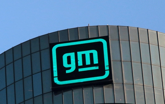  미국 미시간주 디트로이트에 있는 제너럴 모터스 본사의 GM 로고. 사진=로이터