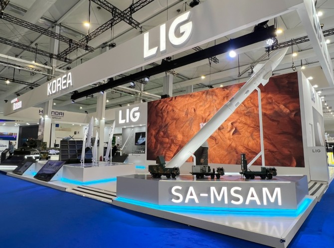 중동 지역 종합방산전시회 'WDS 2024'에 참가한 LIG넥스원의 홍보전시관 전경.  사진=LIG넥스원