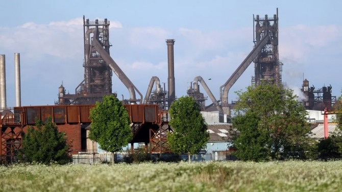 브리티시 스틸은 올해 12월 말까지 영국 스컨소프 공장의 전기 아크로가 가동되기를 희망하고 있다고 밝혔다. 사진=로이터