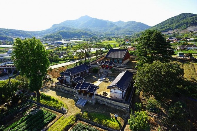 사진은 강화군 선원면 선행리에 소재한 충렬사, 지난5일 조례 개정으로 강화군 내 위치한 인천시 지정문화재 38개소에 대한 문화재 반경이 기존 500m에서 300m로 축소로 강화군 의회 통과했다.   사진=강화군