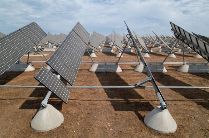 미국 캘리포니아주 머세드 소재 캘리포니아 대학교 머세드 태양열 발전소에 태양광 패널이 설치되어 있다. 사진=로이터