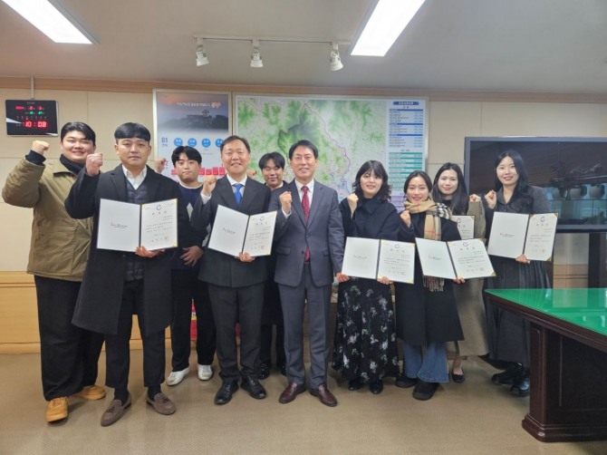 광양시는 지난 6일 지역 문화예술을 이끌어 갈 신규 단원을 위촉하고 위촉장을 수여했다. 사진=광양시