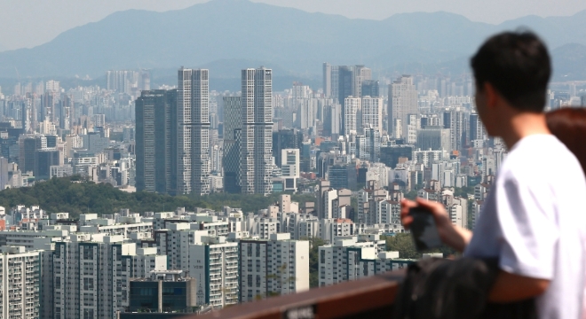 남산에서 바라본 서울 용산구 아파트 단지 전경. 사진=연합뉴스