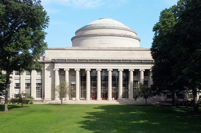 MIT를 비롯한 미국의 주요 대학들이 인공지능(AI) 관련 학위 과정을 속속 개설하고 있다. 사진=MIT 뉴스