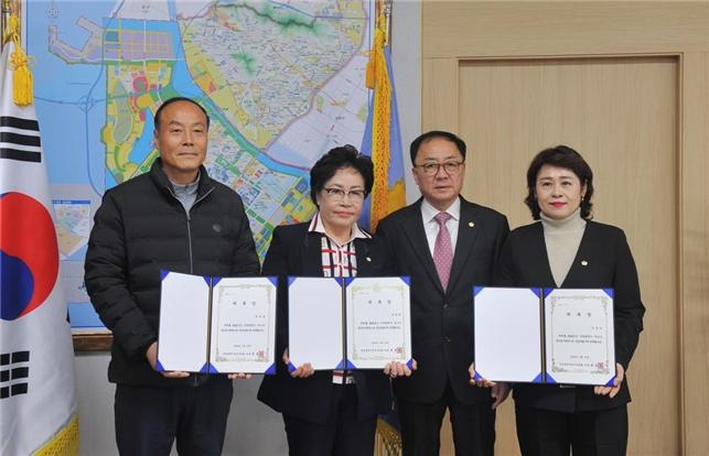 연수구의원과 세무사 위촉 후 기념촬영 모습. 사진=연수구의회