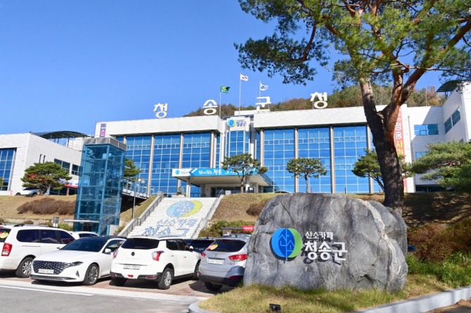 청송군은 안전한 주거환경 조성 위해 슬레이트 철거 및 지붕개량비를 지원한다. 사진=청송군 