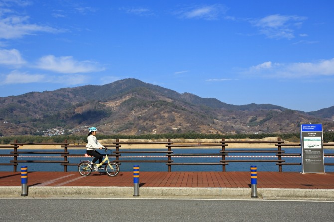 봄 속으로 달려가는 전남 광양 섬진강 자전거길   /사진=한국관광공사