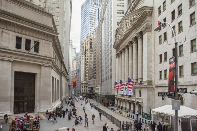 미국 월가의 대형 은행들이 은행 자기자본 확대 조처에 강력히 반발하자 금융당국이 후퇴하고 있다. 사진=NYC