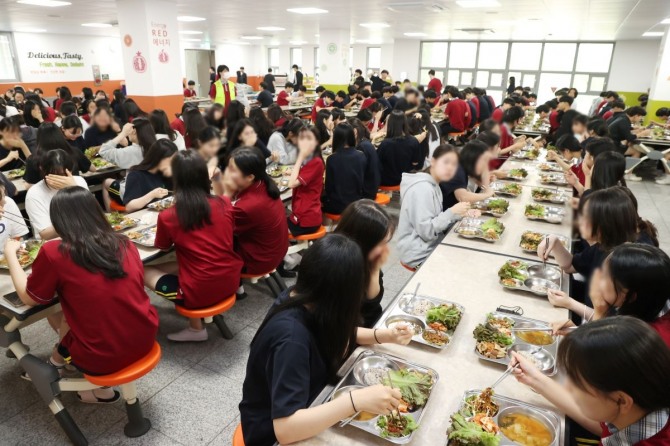안양시 관내 고등학교 급식실 모습. 사진=안양시