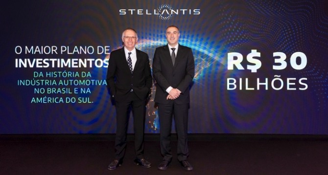 스텔란티스 CEO 카를로스 타바레스(왼쪽)와 남미 COO 에마누엘레 카펠라노  사진=스텔란티스