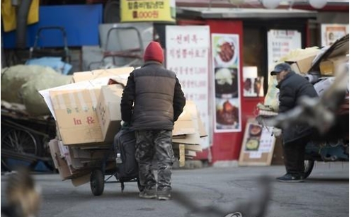 한국인들이 은퇴 후 소득 공백기간인 소득 크레바스에 제대로 대응하고 있지 못하고 있는 것으로 나타났다. 사진=연합뉴스