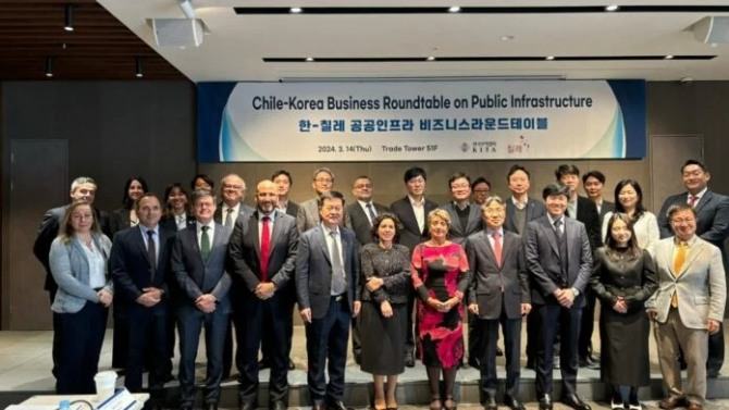 한국과 칠레는 공공인프라 비즈니스라운드 테이블을 개최했다.