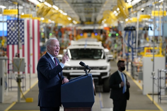 조 바이든 미국 대통령이 2021년 11월 17일(현지시간) 제너럴 모터스(GM)  디트로이트 공장을 방문해 연설하고 있다. 사진=AP/연합뉴스