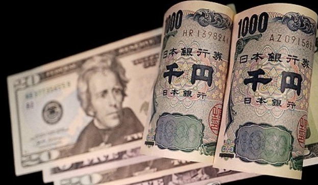 2022년 9월23일 미국 달러와 일본 엔화 지폐     사진=로이터/연합뉴스