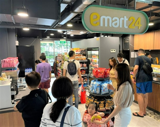 '이마트24 싱가포르 3호점' 내부 모습. / 사진=이마트24