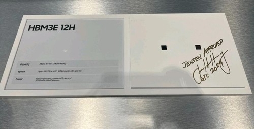 젠슨 황 엔비디아 CEO가 GTC 2024 행사장에 전시된 삼성전자의 HBM3E 12H 실물 샘플에 친필 사인을 남겼다.  사진=연합뉴스