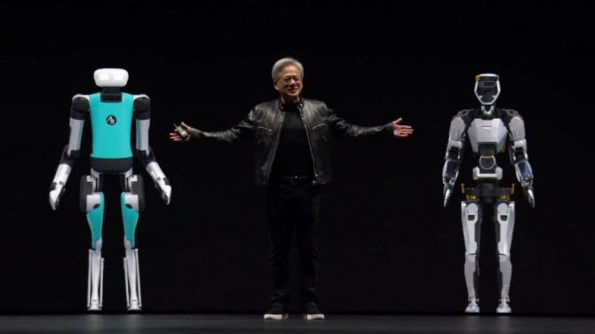 젠슨 황 엔비디아 최고경영자(CEO)가 연례 개발자 콘퍼런스 'GTC 2024' 기조연설에서 자사 AI 기술을 사용한 로봇 제품들을 소개하고 있다.  사진=엔비디아 유튜브 갈무리